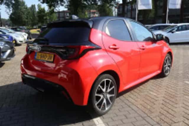 Toyota Yaris (2021) thumbnail 3