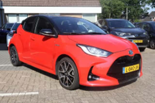 Toyota Yaris (2021) thumbnail 4