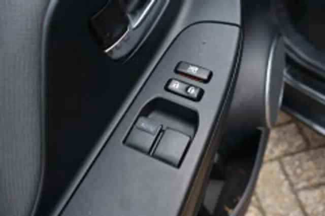 Toyota Yaris (2016) thumbnail 6