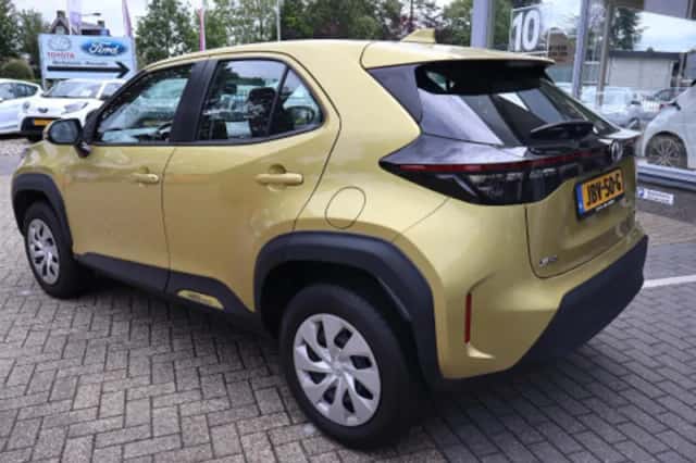 Toyota Yaris Cross (2024) thumbnail 2