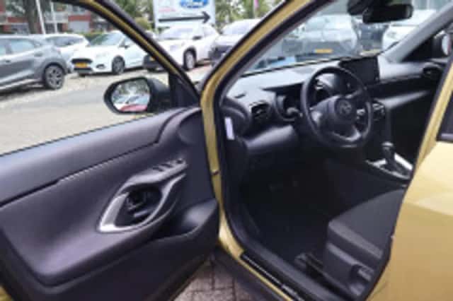 Toyota Yaris Cross (2024) thumbnail 5