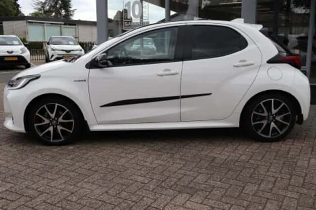 Toyota Yaris (2020) thumbnail 2