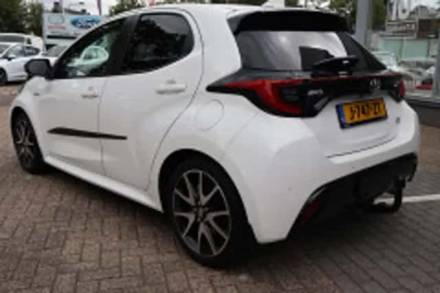 Toyota Yaris (2020) thumbnail 3