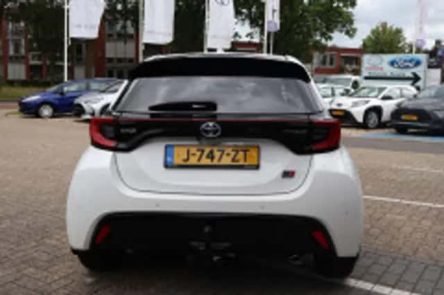 Toyota Yaris (2020) thumbnail 4