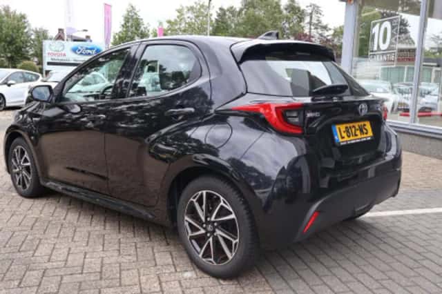 Toyota Yaris (2021) thumbnail 2