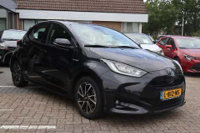 Toyota Yaris (2021) thumbnail 4