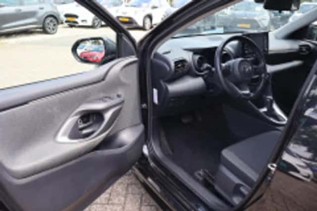 Toyota Yaris (2021) thumbnail 5