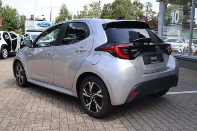 Toyota Yaris (2025) thumbnail 2