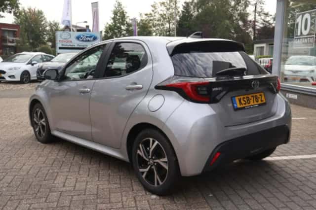 Toyota Yaris (2025) thumbnail 2