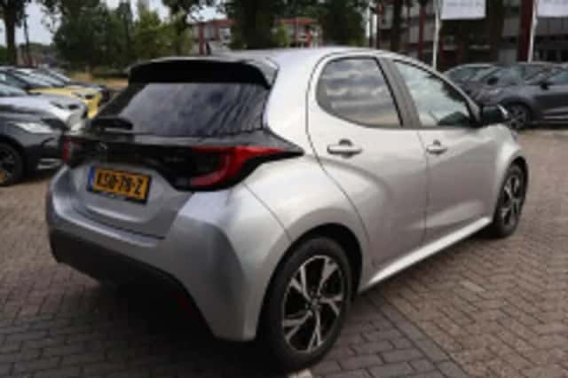 Toyota Yaris (2025) thumbnail 3