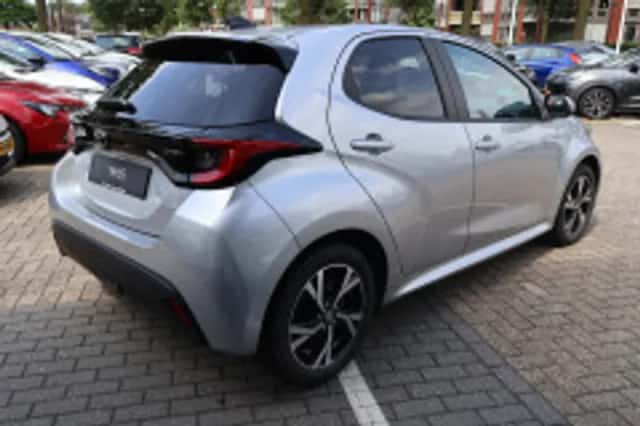 Toyota Yaris (2025) thumbnail 3