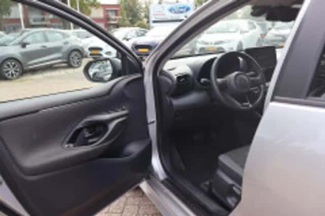 Toyota Yaris (2025) thumbnail 5