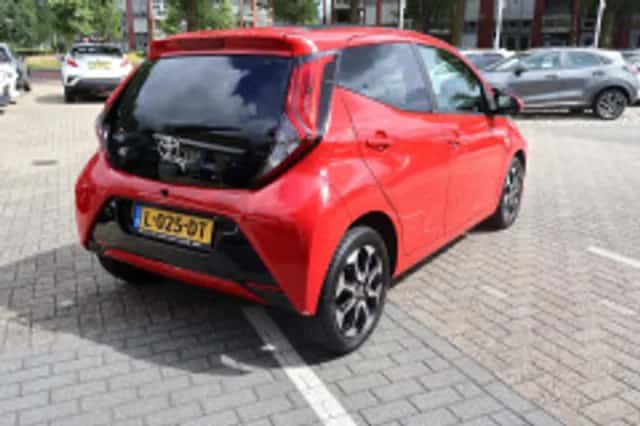 Toyota Aygo (2021) thumbnail 3