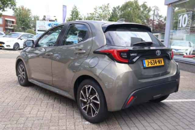 Toyota Yaris (2020) thumbnail 2