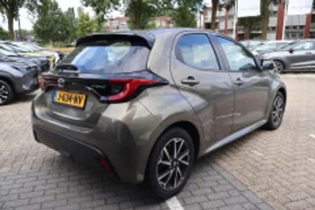 Toyota Yaris (2020) thumbnail 3