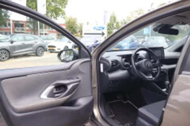Toyota Yaris (2020) thumbnail 5