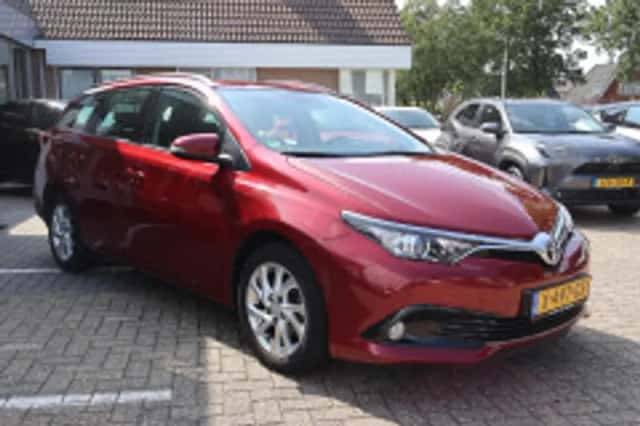 Toyota Auris (2017) thumbnail 4