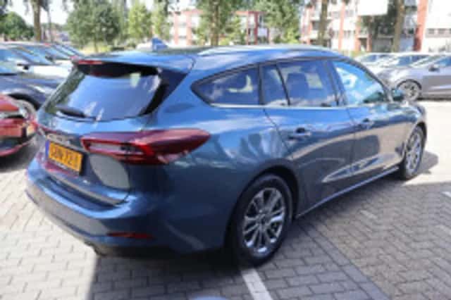 Ford Focus (2024) thumbnail 3