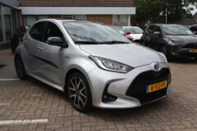 Toyota Yaris (2021) thumbnail 4