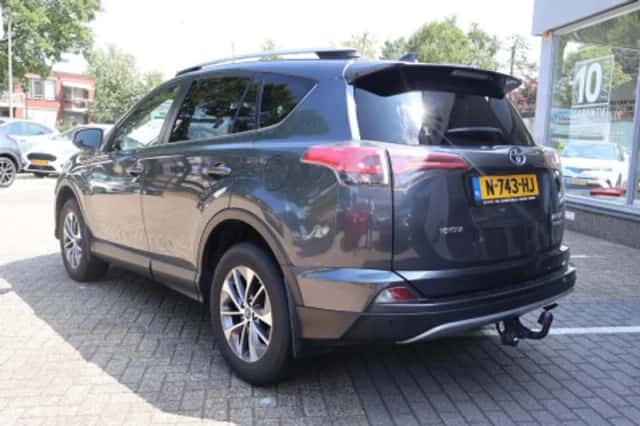 Toyota RAV4 (2018) thumbnail 2