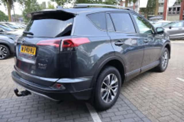 Toyota RAV4 (2018) thumbnail 3