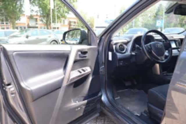 Toyota RAV4 (2018) thumbnail 6