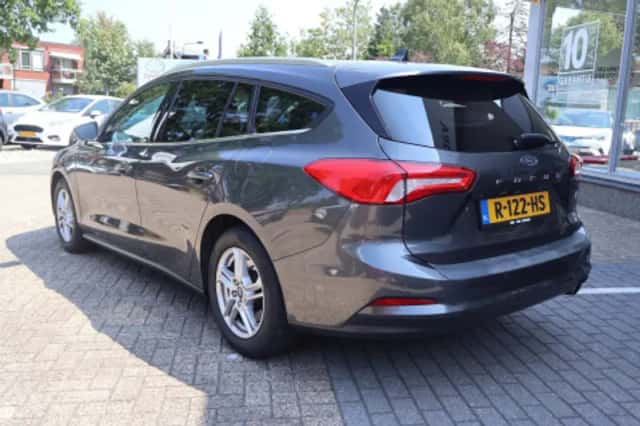 Ford Focus (2021) thumbnail 2