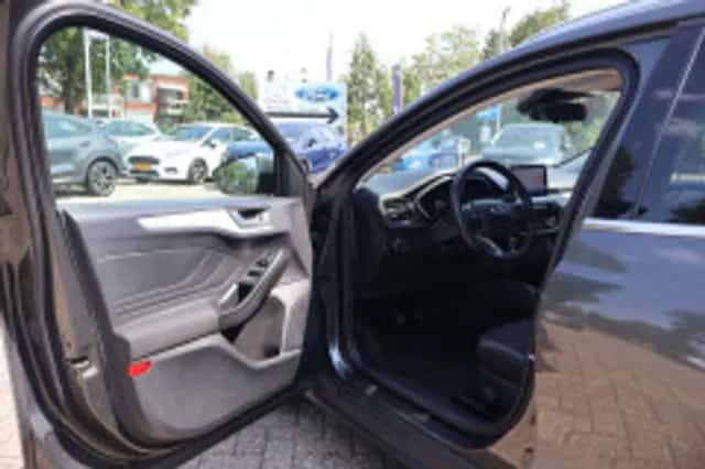 Ford Focus (2021) thumbnail 5