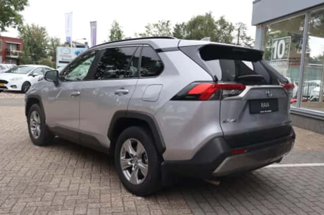 Toyota RAV4 (2024) thumbnail 2