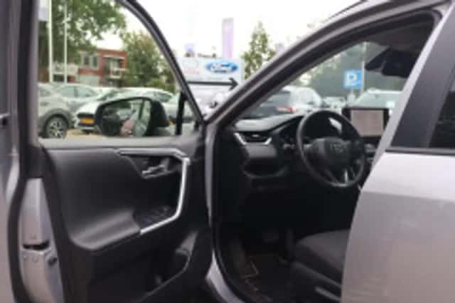 Toyota RAV4 (2024) thumbnail 5