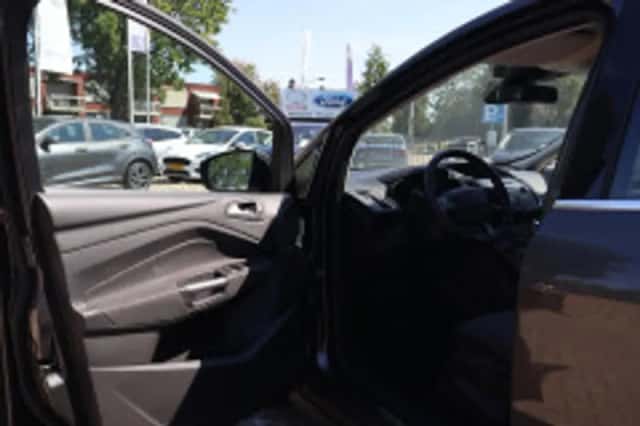 Ford C-Max (2016) thumbnail 5