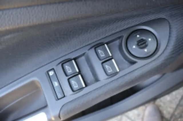 Ford C-Max (2016) thumbnail 6