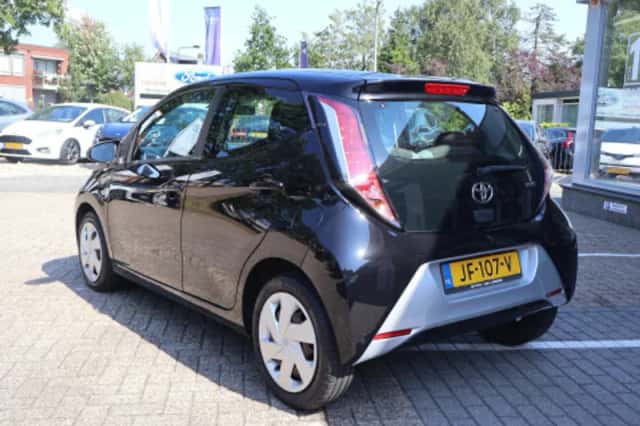 Toyota Aygo (2016) thumbnail 2