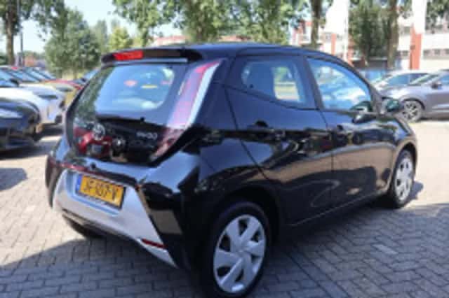 Toyota Aygo (2016) thumbnail 3