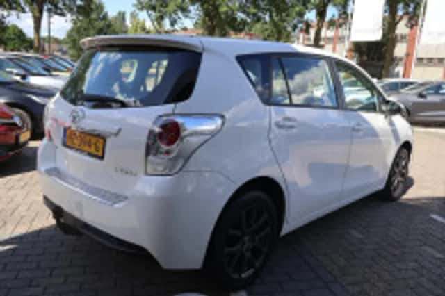 Toyota Verso (2015) thumbnail 3