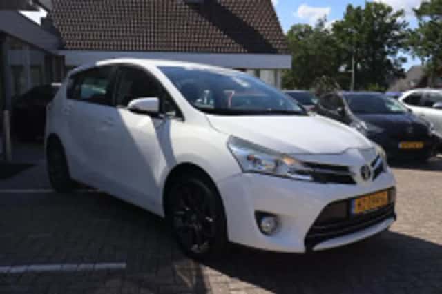 Toyota Verso (2015) thumbnail 4