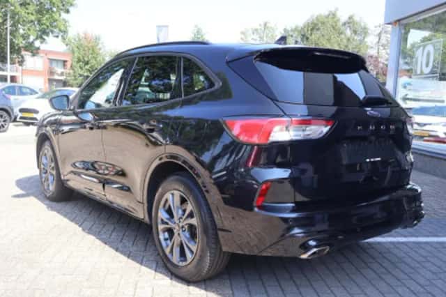 Ford Kuga (2023) thumbnail 2