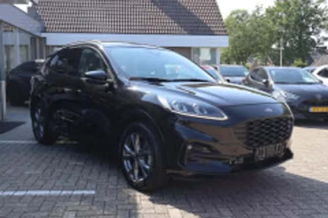 Ford Kuga (2023) thumbnail 4