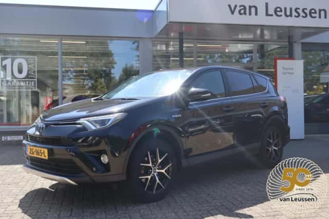 Toyota RAV4 (2016) thumbnail 1