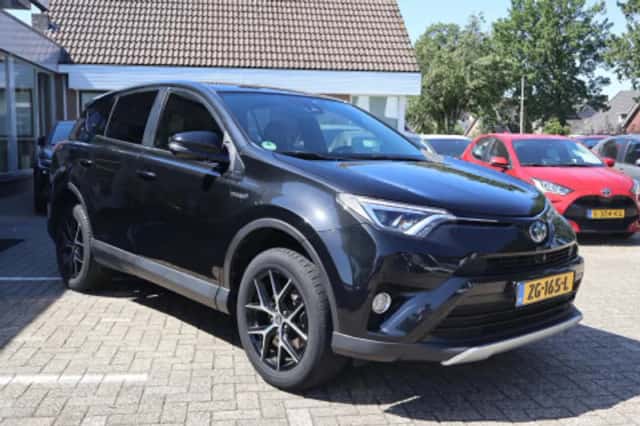 Toyota RAV4 (2016) thumbnail 2