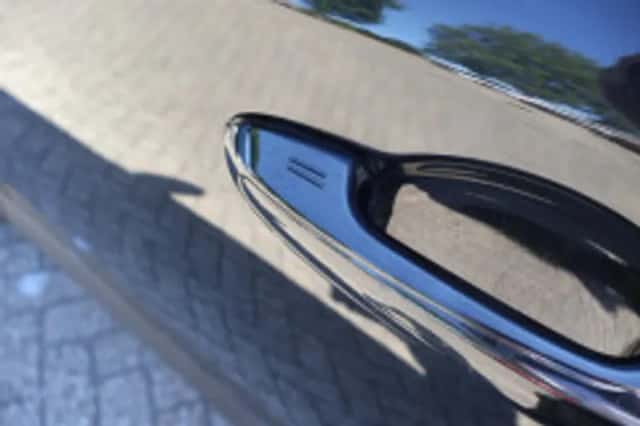Toyota RAV4 (2016) thumbnail 3