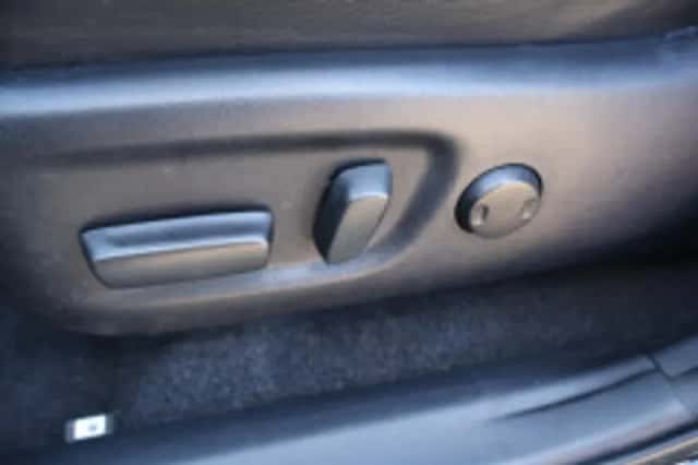 Toyota RAV4 (2016) thumbnail 5