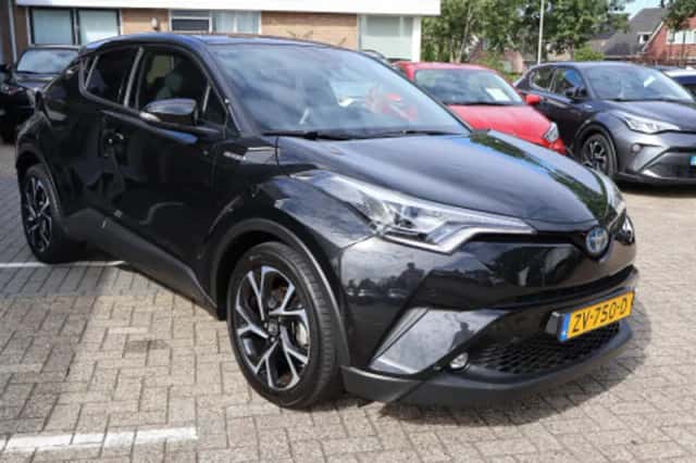 Toyota C-HR (2019) thumbnail 2