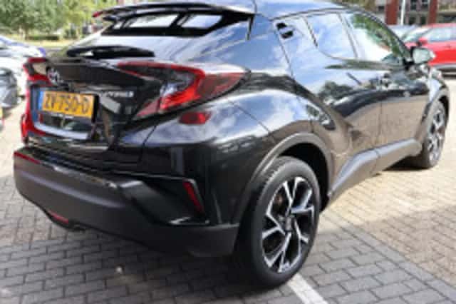 Toyota C-HR (2019) thumbnail 3