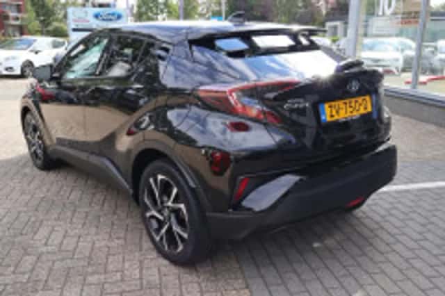 Toyota C-HR (2019) thumbnail 4