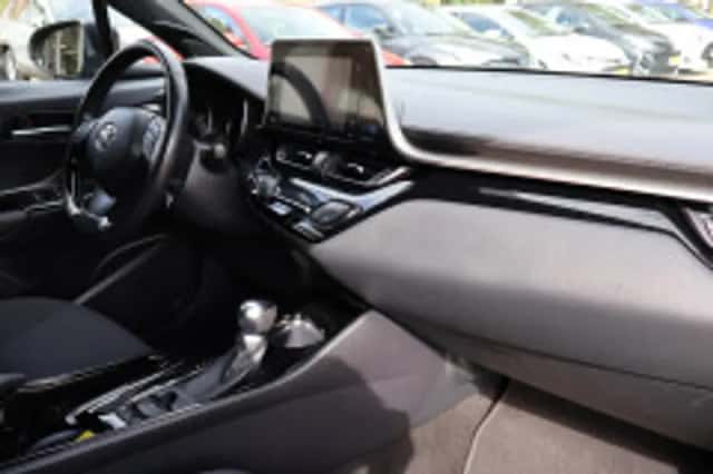 Toyota C-HR (2019) thumbnail 5