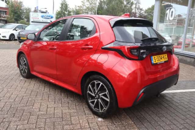 Toyota Yaris (2023) thumbnail 2