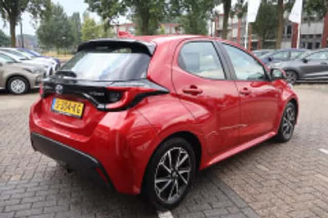 Toyota Yaris (2023) thumbnail 3