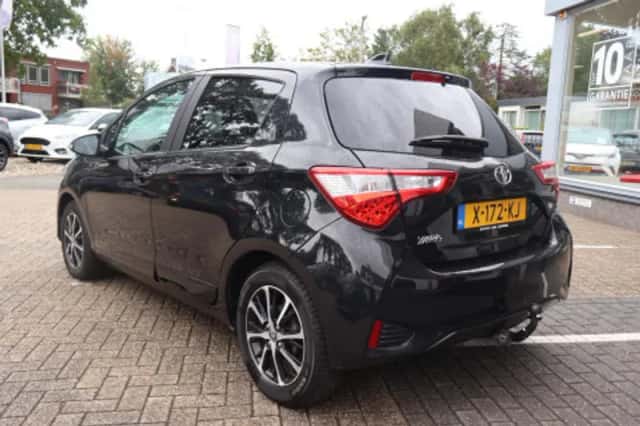 Toyota Yaris (2020) thumbnail 2