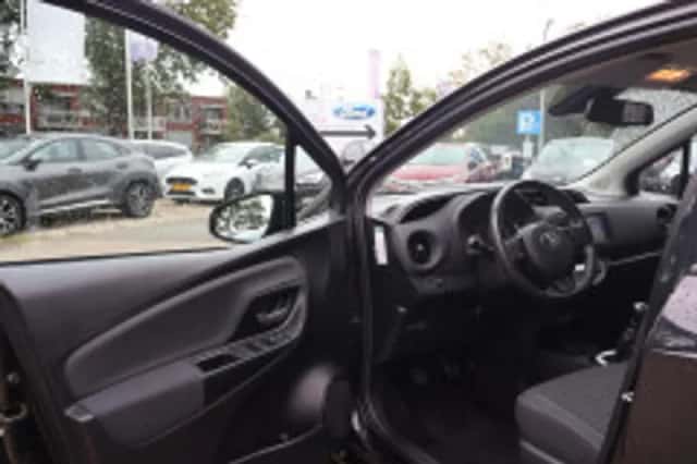 Toyota Yaris (2020) thumbnail 6